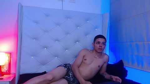 Snapshot of noah_and_kim69 chatting on November 23, 4:56 am Zoe online show from November 23, 4:56 am