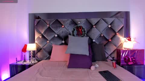 Sara  online show from December 10, 7:58 am