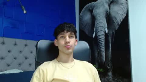 Noah Brigth online show from December 10, 1:54 am