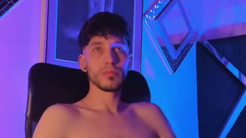 Noah Brigth online show from December 4, 1:26 am