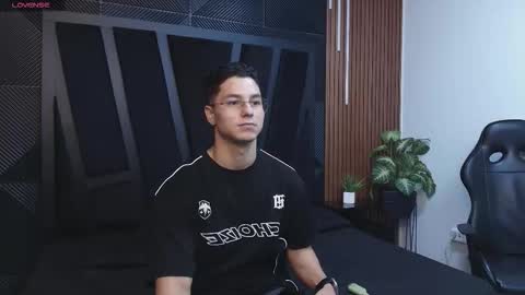 Noah online show from February 1, 3:43 pm