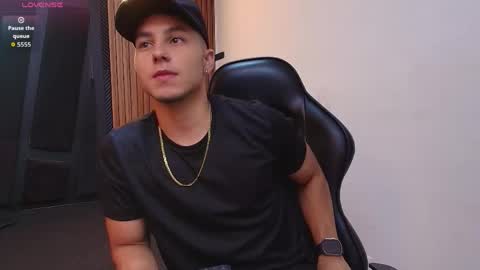 Noah online show from April 19, 1:32 pm