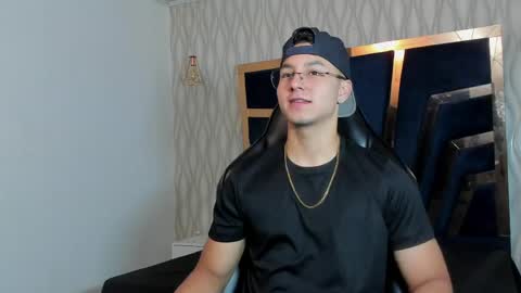 Noah online show from April 20, 5:16 pm