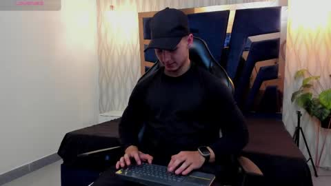 Snapshot of noah_clarkk chatting on April 26, 5:38 am Noah online show from April 26, 5:38 am