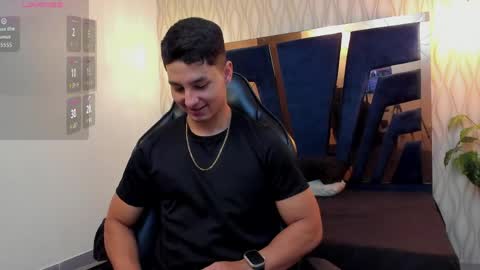 Snapshot of noah_clarkk chatting on April 28, 3:28 pm Noah online show from April 28, 3:28 pm