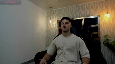 Snapshot of noah_clarkk chatting on April 30, 5:19 pm Noah online show from April 30, 5:19 pm
