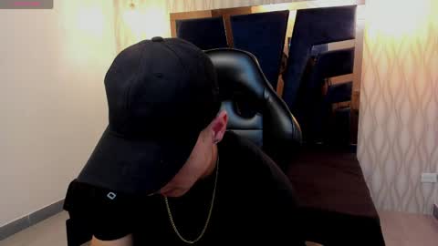 Snapshot of noah_clarkk chatting on May 4, 5:31 pm Noah online show from May 4, 5:31 pm