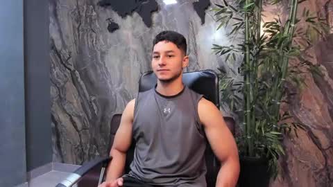 Snapshot of noah_clarkk chatting on May 5, 3:31 pm Noah online show from May 5, 3:31 pm