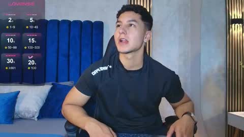 Snapshot of noah_clarkk chatting on June 4, 5:41 pm Noah online show from June 4, 5:41 pm