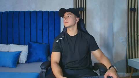 Snapshot of noah_clarkk chatting on June 8, 5:35 pm Noah online show from June 8, 5:35 pm