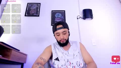 Snapshot of noah_devil_ chatting on November 5, 2:22 am noah_devil_ online show from November 5, 2:22 am