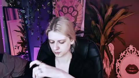 Snapshot of noah_elmer chatting on August 6, 2:30 pm REAL name LiaDM are always open online show from August 6, 2:30 pm