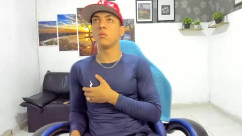 Snapshot of noah_flynn1 chatting on May 5, 10:23 am noah_flynn1 online show from May 5, 10:23 am