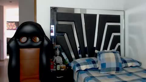 Snapshot of noah_harris01 chatting on May 31, 1:51 pm Noah Harris01 online show from May 31, 1:51 pm