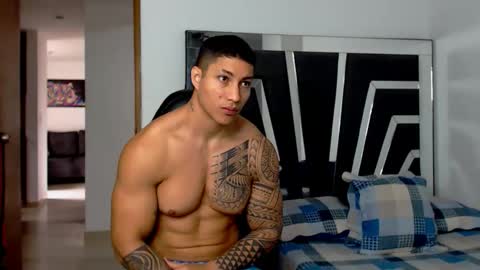 Snapshot of noah_harris01 chatting on June 8, 1:44 pm Noah Harris01 online show from June 8, 1:44 pm