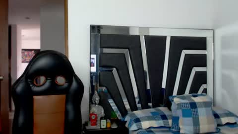 Snapshot of noah_harris01 chatting on June 17, 9:05 pm Noah Harris01 online show from June 17, 9:05 pm
