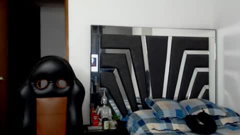 Snapshot of noah_harris01 chatting on June 25, 2:44 am Noah Harris01 online show from June 25, 2:44 am