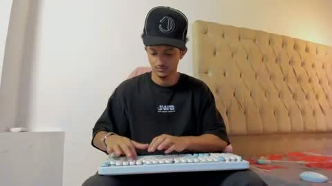 Snapshot of noah_jacksxn chatting on June 20, 8:06 am noah_jacksxn online show from June 20, 8:06 am
