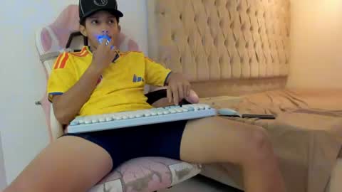Snapshot of noah_jacksxn chatting on June 25, 11:48 am noah_jacksxn online show from June 25, 11:48 am