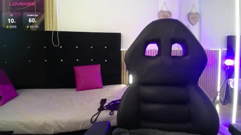 Noah  online show from October 4, 8:18 pm