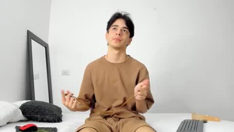 Noah online show from September 22, 8:33 pm