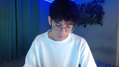 Snapshot of noah_millerx_ chatting on April 15, 5:14 am noah online show from April 15, 5:14 am