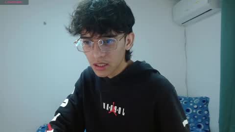 Snapshot of noah_millerx_ chatting on May 2, 3:33 am noah online show from May 2, 3:33 am