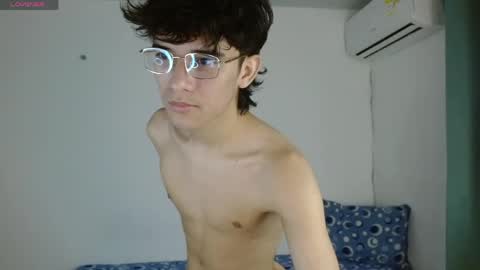 Snapshot of noah_millerx_ chatting on May 5, 3:47 am noah online show from May 5, 3:47 am