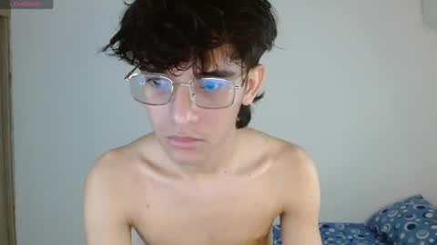 Snapshot of noah_millerx_ chatting on May 8, 4:40 am noah online show from May 8, 4:40 am