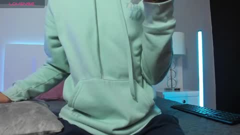    online show from December 8, 11:57 am