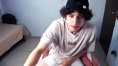 Snapshot of noah_sokolov_ chatting on April 14, 12:49 am Kervs online show from April 14, 12:49 am