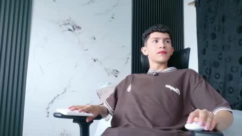 noah tyler  online show from March 7, 7:11 pm