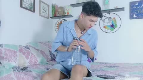 Snapshot of noah_tyler_ chatting on June 21, 7:27 pm noah tyler online show from June 21, 7:27 pm