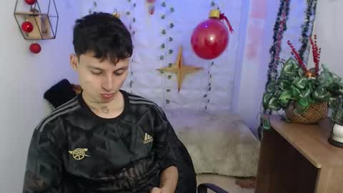 Snapshot of noah_vera chatting on December 17, 3:45 am Noah online show from December 17, 3:45 am