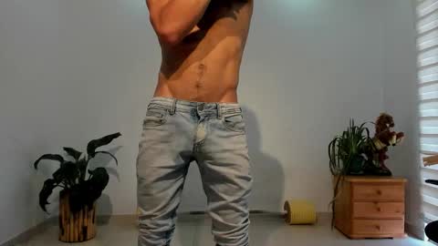 LIAM- noah online show from February 26, 1:21 pm