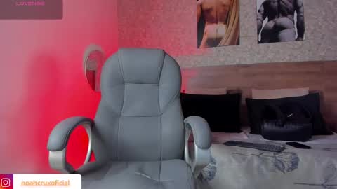 Snapshot of noahcrux chatting on October 27, 12:09 pm Noah online show from October 27, 12:09 pm