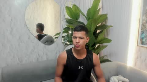 Snapshot of noahdark_ chatting on April 19, 1:27 am NOAH online show from April 19, 1:27 am