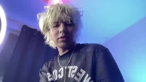 Snapshot of noahh_444 chatting on March 17, 1:43 am Noah online show from March 17, 1:43 am