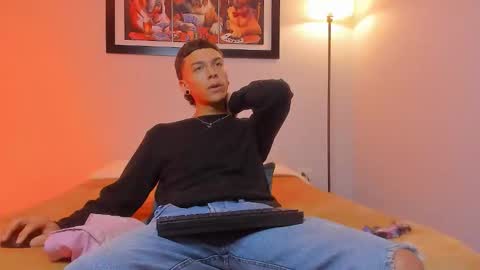 noahh_sky online show from March 30, 3:40 am