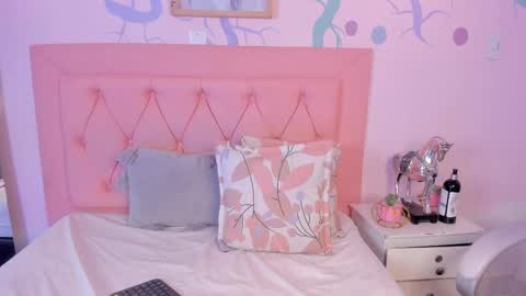 Snapshot of noahperezz chatting on January 9, 12:13 am noahperezz online show from January 9, 12:13 am