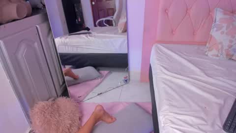 Snapshot of noahperezz chatting on January 11, 12:59 am noahperezz online show from January 11, 12:59 am