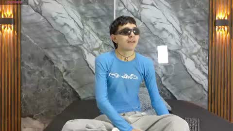 Snapshot of noahwalker__ chatting on June 11, 11:08 am online show from June 11, 11:08 am