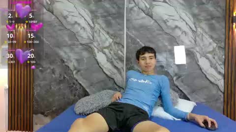 Snapshot of noahwalker__ chatting on June 30, 11:22 am online show from June 30, 11:22 am