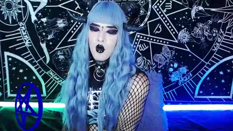 caroline online show from December 3, 1:30 am