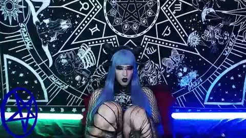 caroline online show from December 21, 7:13 am