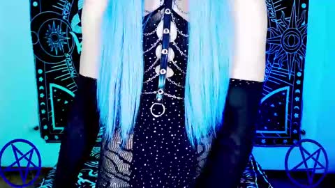 caroline online show from February 10, 10:20 am