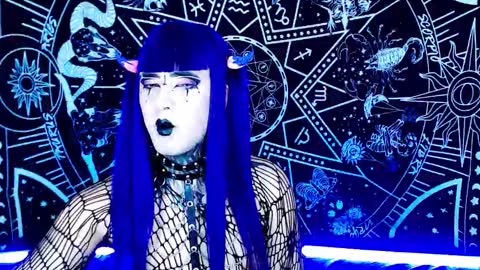 caroline online show from December 22, 12:40 am