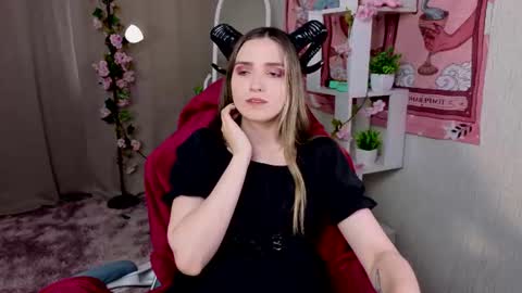 Snapshot of nocturnehuntress chatting on June 22, 7:38 am Alice online show from June 22, 7:38 am
