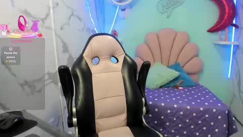 Snapshot of noelia_milfs chatting on October 17, 2:59 am noelia_milfs online show from October 17, 2:59 am