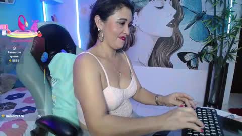Snapshot of noelia_milfs chatting on November 9, 2:10 am noelia_milfs online show from November 9, 2:10 am